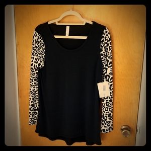 Lularoe NWT L Lynnae long sleeve t, animal print